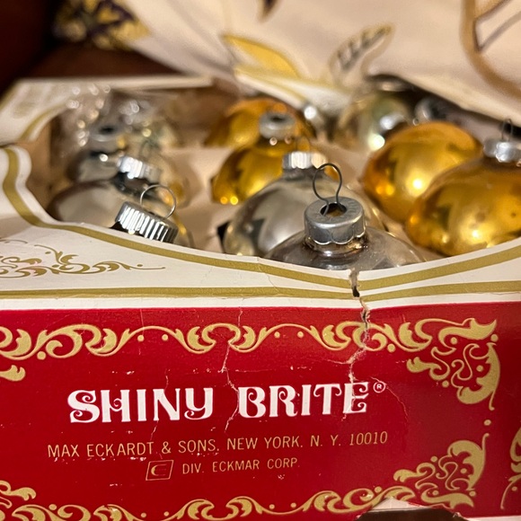 Box of Vintage Shiny Brite Large Christmas Ornament Balls - Picture 8 of 9